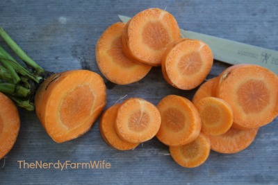 slicing carrots