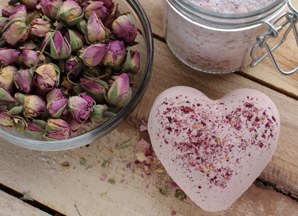 How to Make Rose Bath Bombs